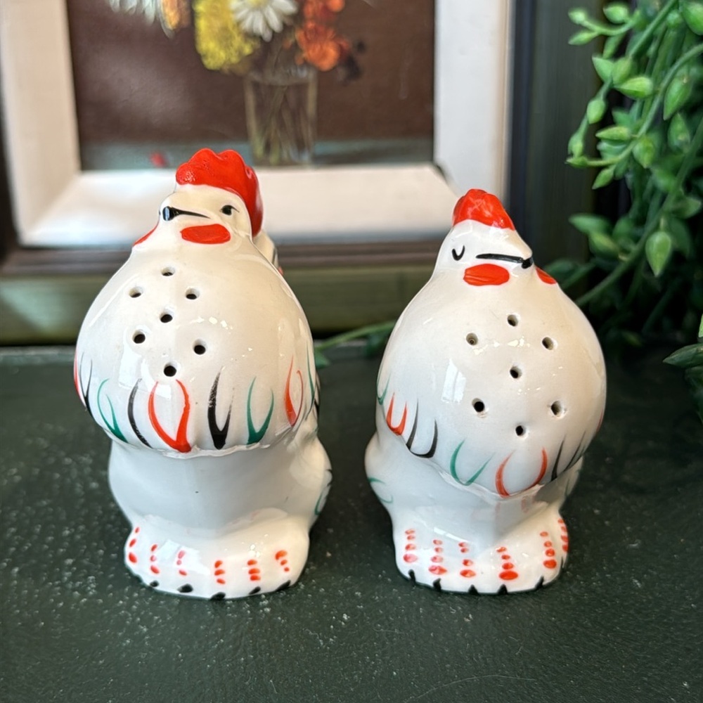 Vintage salt and pepper shakers - Picture 3 of 7